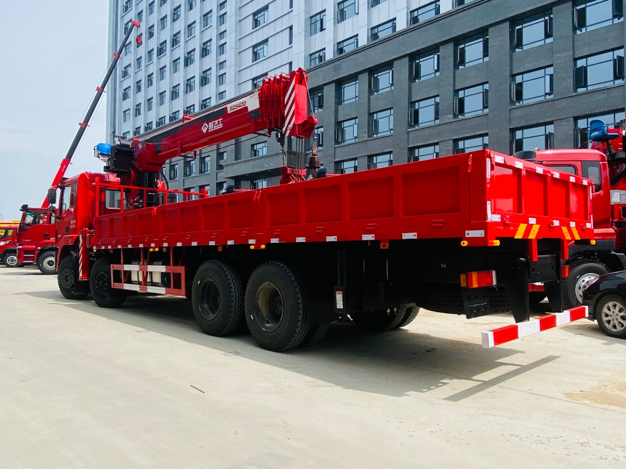 國(guó)六東風(fēng)錦程V6前四后八新飛工14噸五節(jié)臂吊機(jī)隨車吊