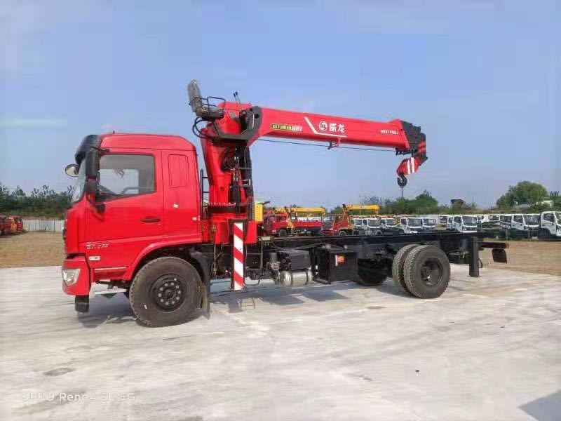 東風(fēng)暢行D3威龍10噸5節(jié)臂吊機