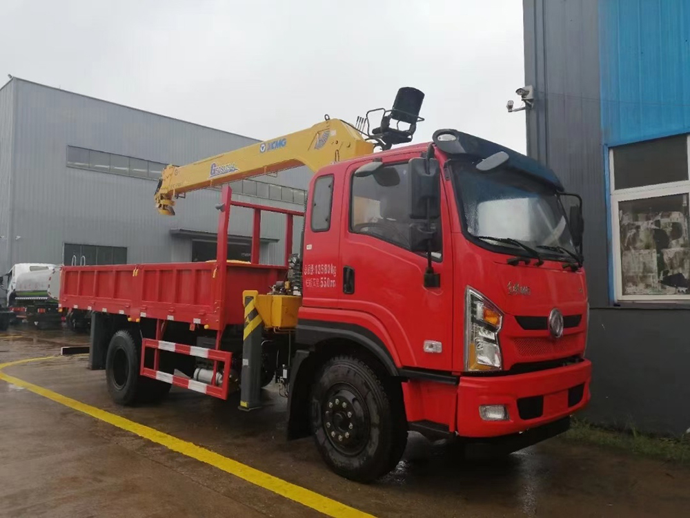 國六東風暢行D1徐工7噸四節(jié)直臂吊機隨車吊