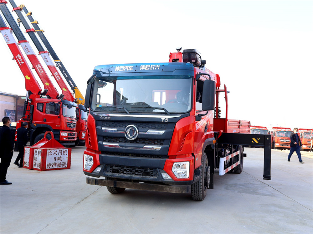 東風華神T5排半單橋上裝三一8噸4節(jié)臂